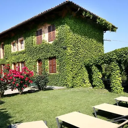 Cascina Delle Rose Κατάλυμα σε φάρμα Barbaresco